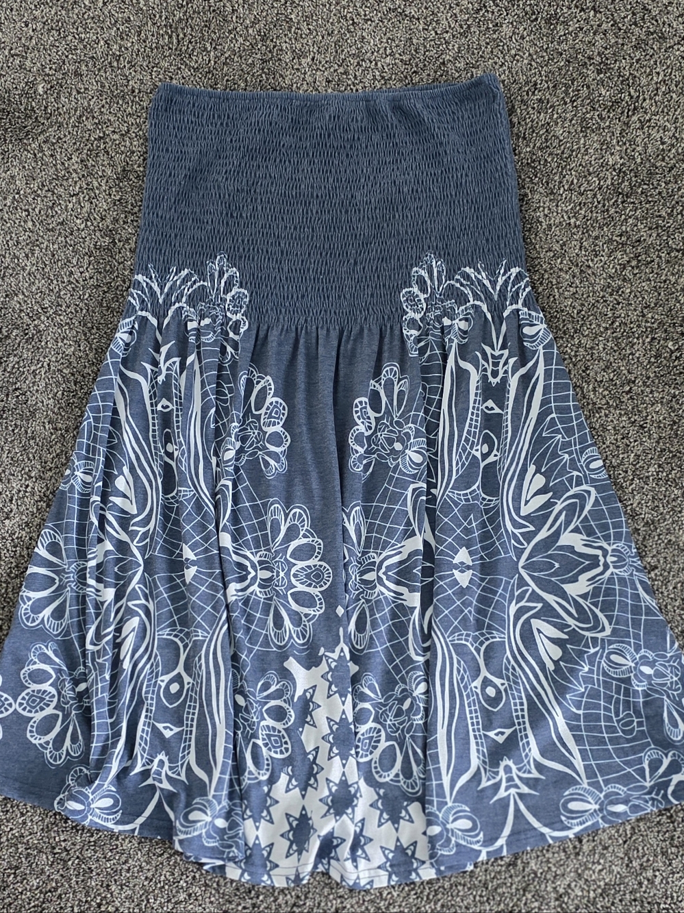 Women’s Blue & White Smocked Bodice Strapless Sun Dress. Size XL